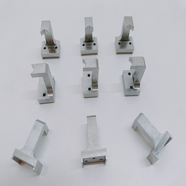 Metal Tutucu Çene Montaj Hattı Parçaları