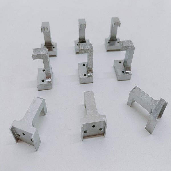 Metal Tutucu Çene Montaj Hattı Parçaları